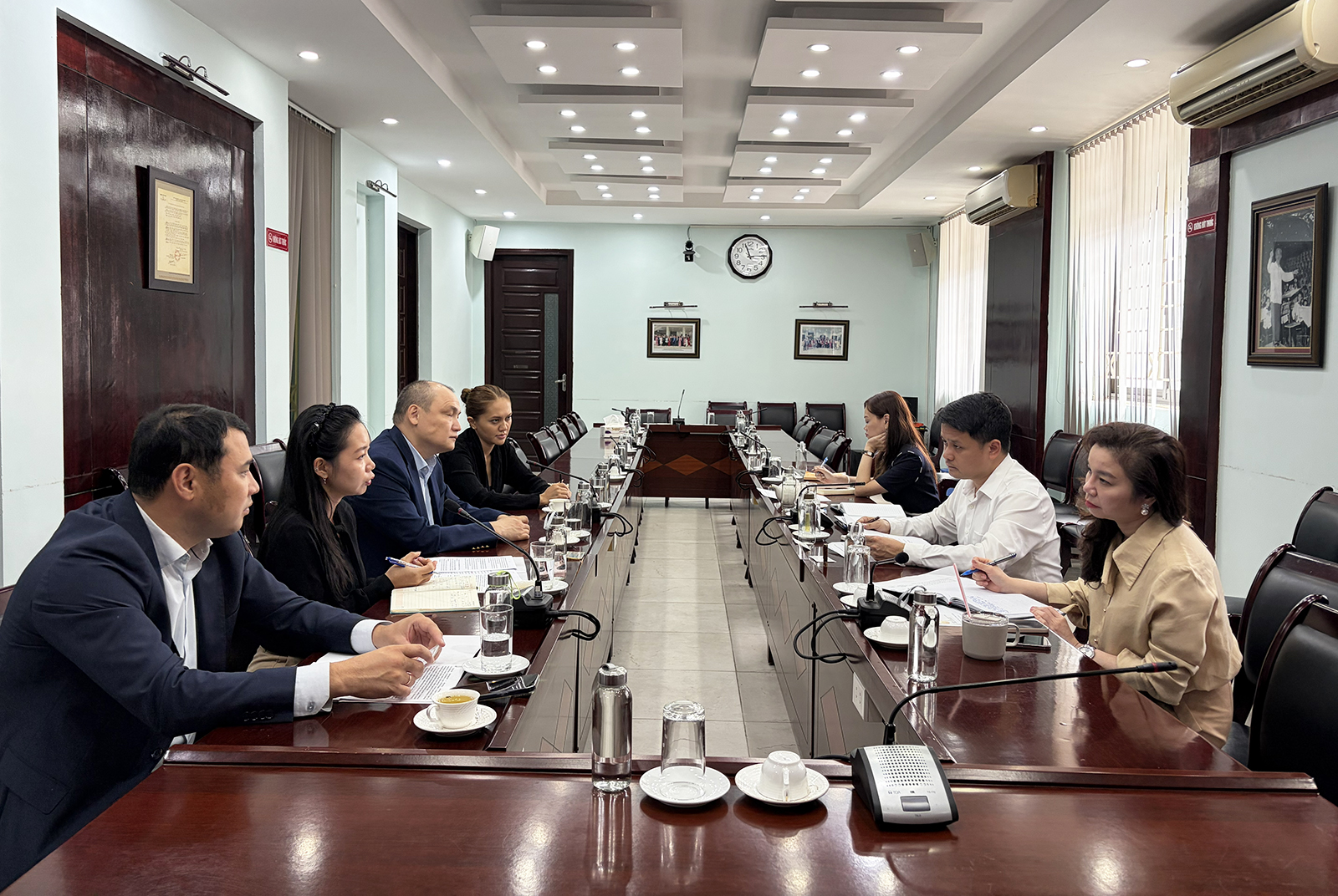 Cục trưởng Cục Điện ảnh làm việc với đoàn Điện ảnh Kazakhstan